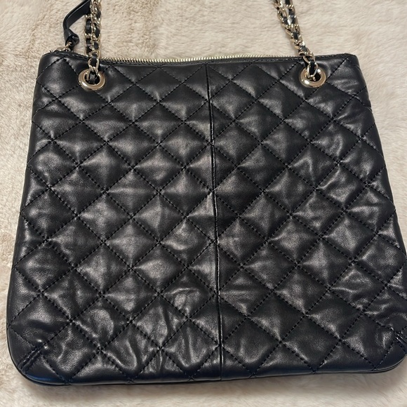 DKNY NEW buttery soft Genuine Quilted Leather  shoulder or crossbody bag - Picture 4 of 10